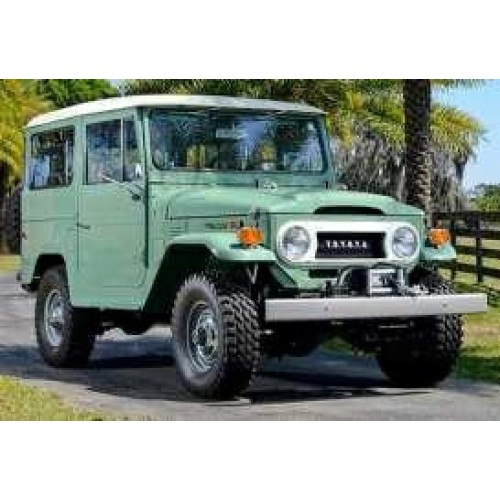 T9-P10011 - 1/43 1967 TOYOTA LAND CRUISER GREEN WITH WHITE ROOF AND BLACK INTERIOR