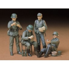 TAM35129 - 1/35 GERMAN SOLDIERS AT REST